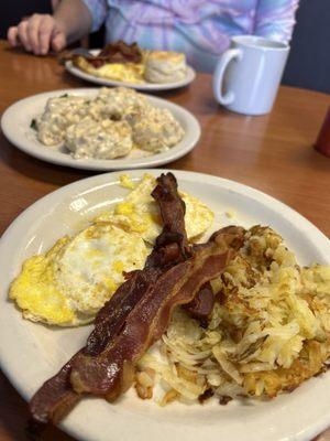 The NEW breakfast hot spot in Oakland, TN.