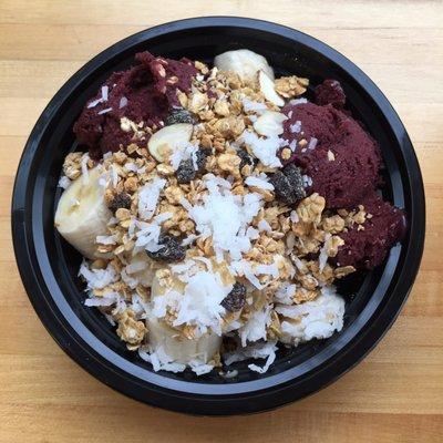 Acai bowl with coconut