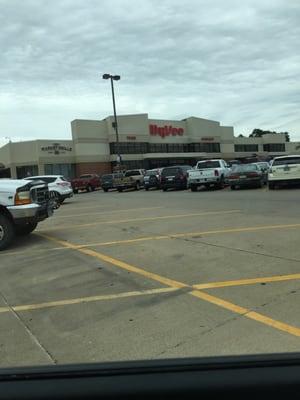 Parking lot view near Kimberly Road. Also to the left is the Market Cafe.