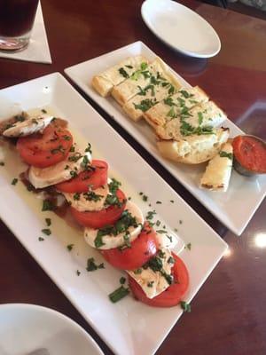 Yummy Caprese & Garlic Cheese bread to start!