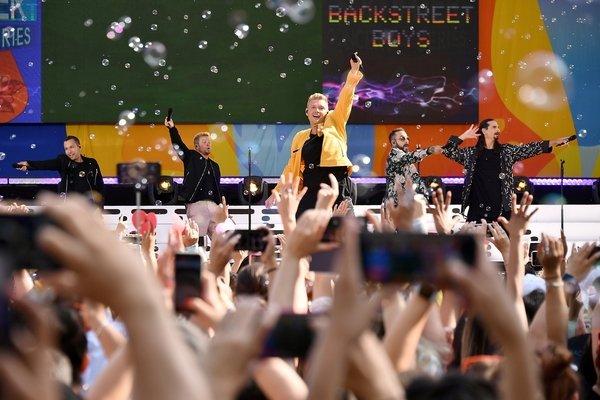 Bubbleworks creates bubble FX in Central Park for Backstreet Boys on 'Good Morning America'