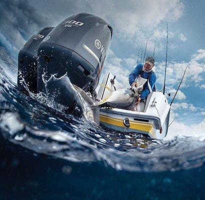 Captain Scott Fawcett with a nice yellowfin tuna out of Stuart Florida fishing aboard his 31 contender