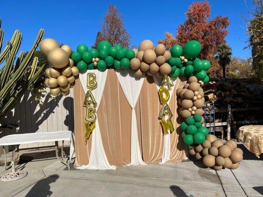 Balloon garland decoration