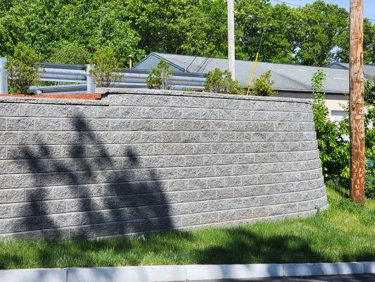 Retaining wall