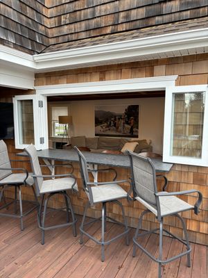 Indoor /outdoor bar seating with bi fold windows