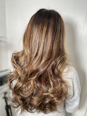 Balayage en tonos dorados