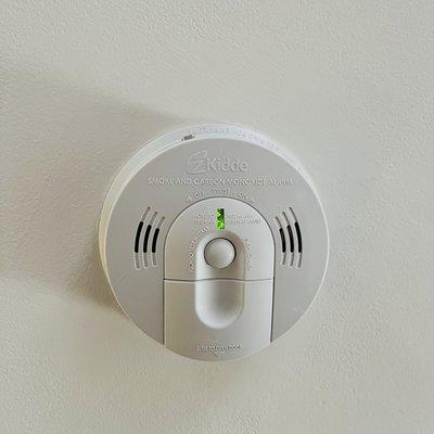 Smoke detector installation