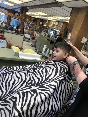 Carmelo getting his haircut