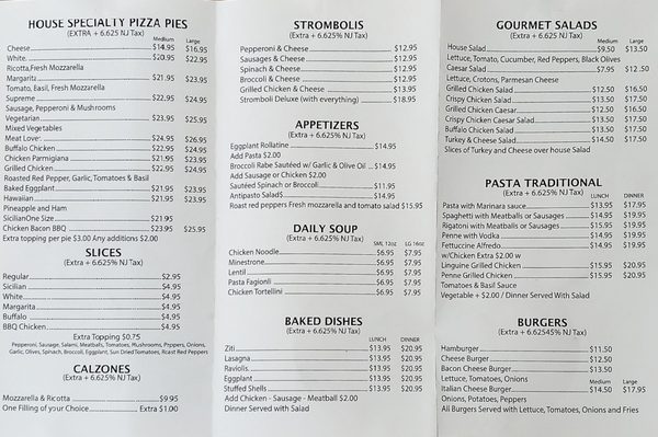 Menu (3/2022): pizza, calzones, strombolis, appetizers, soup, baked dishes, salads, pasta and burgers.