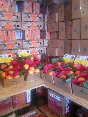 Gift boxes of fruit