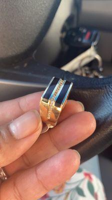 Hermoso anillo para caballero,