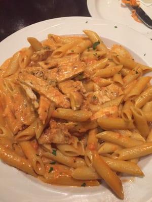 Pasta alla vodka with added chicken