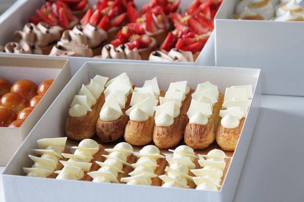 Vanilla Éclair catering