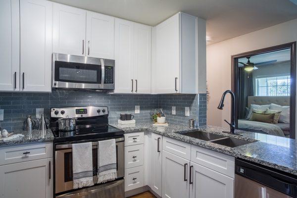 Our senior residences offer beautiful, modern kitchens with granite countertops, ceramic tile backsplashes, and stainless steel appliances.