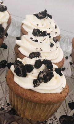 Cookies and Creme Jumbo Cupcakes