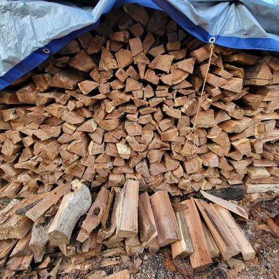 Cordwood for sale - Mostly Oak $275/cord Free Delivery if local 413-813-9182