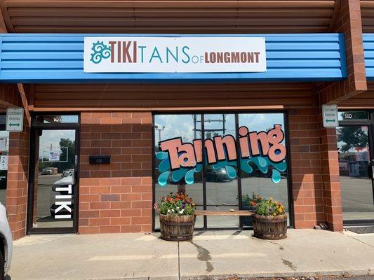 Tiki Tans front entrance