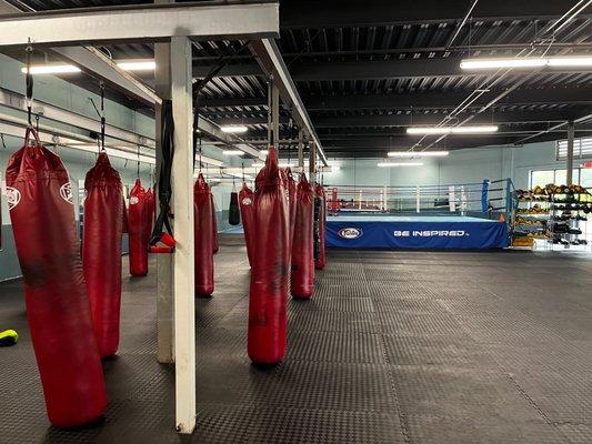 Large workout room, with ring.