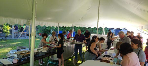 Efficient assembly line for delivery of hot food orders.