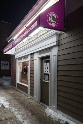 Storefront for Insomnia Cookies Bowling Green