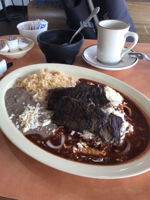 Chilaquiles rojos with arracherra