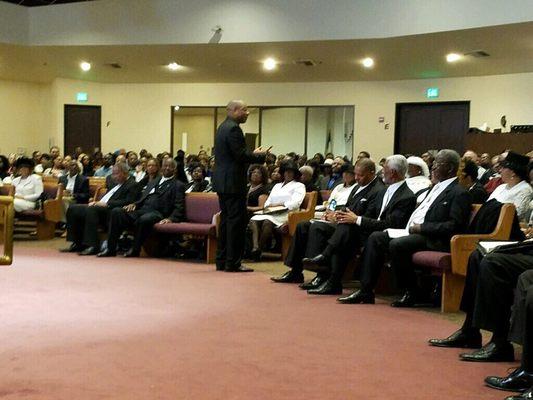 Pastor Pitts speaking to the congregation.