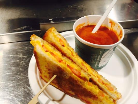 Grilled cheese and tomato bisque soup for a gloomy/ rainy day!