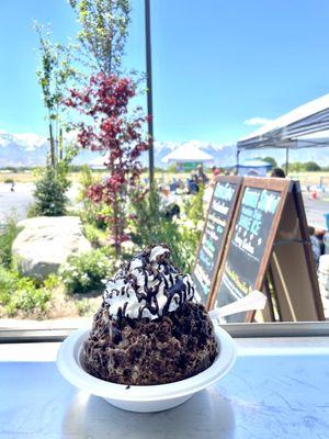 Mocha Snow Ball ( butter pecan ice cream, espresso cream, chocolate, crème brûlée, coffee syrups, chocolate sauce, whipped cream, coco nibs)