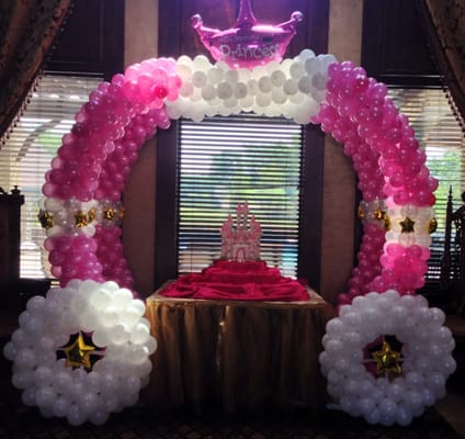 Princess Carriage balloon table arch