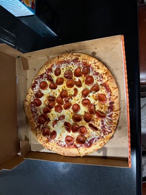 New $9.99 Fanceroni pizza that is supposed to have pepperoni and sauce to the edge with no crust