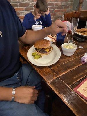 The Pub Burger