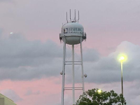 The sunset with the Leesburg water tower