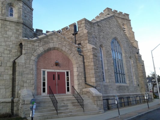 The First Baptist Church is located on Washington Street