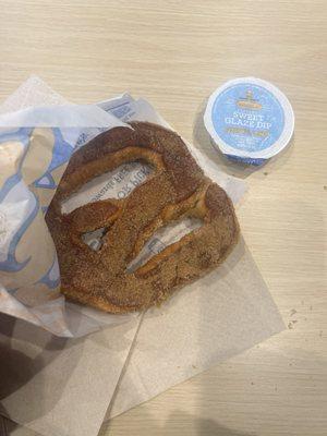 Classic cinnamon pretzel with dipping sauce for $6.47.