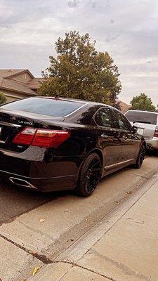 Lexus LS on F1R's