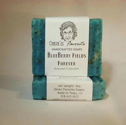 A seasonal favorite: Blueberry Fields Forever. Made with blueberry seeds and the mouthwatering scent of fresh country blueberries.