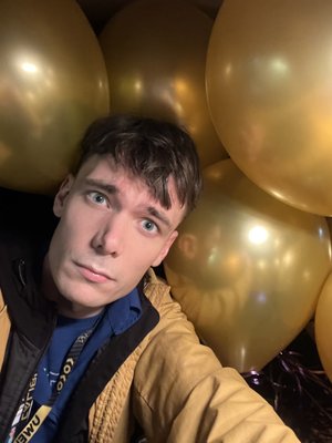 Driving w/ 25 gold balloons