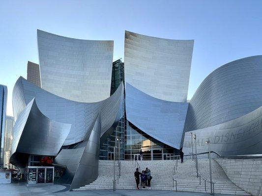 Blue Ribbon Garden At Walt Disney Concert Hall