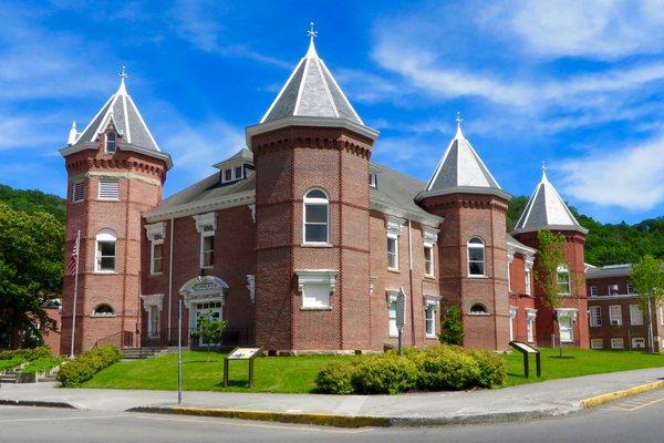 Summers County Courthouse