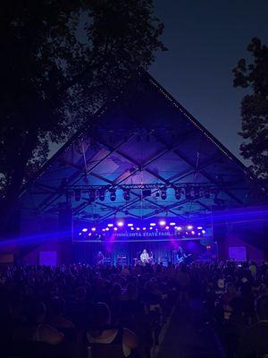 Leinie Lodge Bandshell