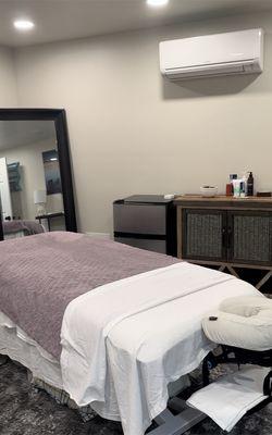 Massage room with electric table