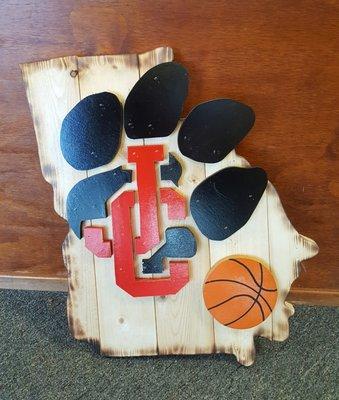 We can make custom pallet signs for any team!