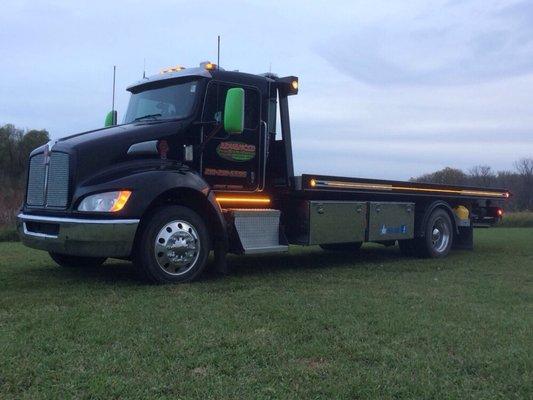 Rollback flatbed for damage free towing