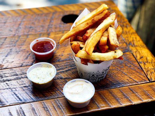 regular-sized frites with three sauces: sweet chili, roasted garlic aioli, rosemary garlic