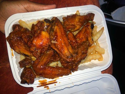 Garlic Wings with Fries