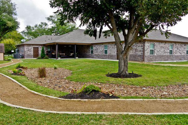 Large backyard, winding walking trail!