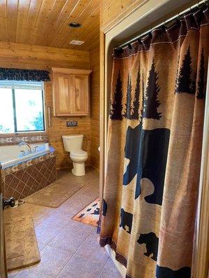 Retreat House Master Bath w/Walk-in Shower and Jacuzzi