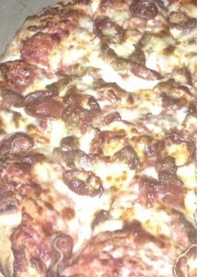 This is the pepperoni & sausage pizza....delicious!!!