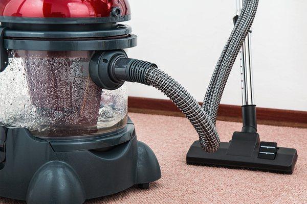 Special vacuum for cleaning carpets