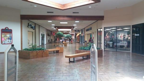 River Hills Mall